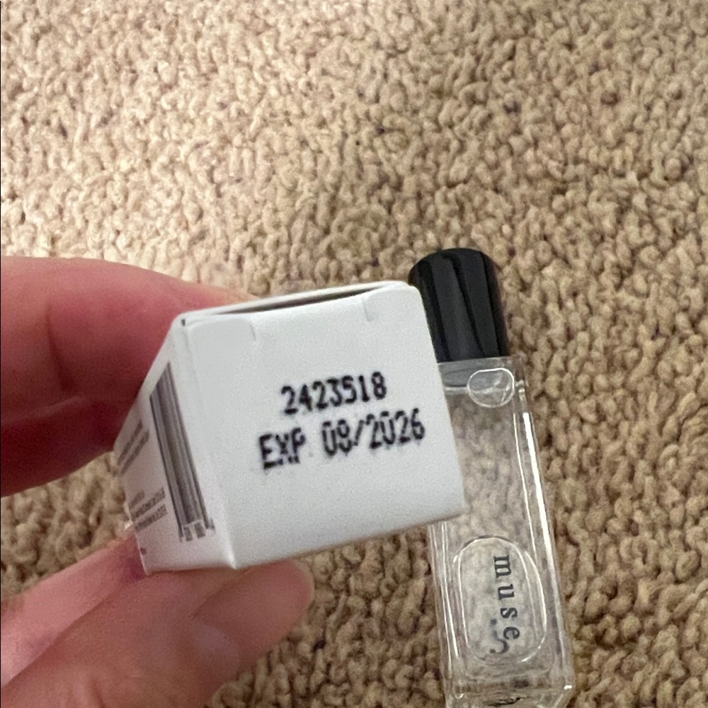 Muse Roll-On Fragrance Oil — Clear Bottle with Black Cap - Picture 4 of 4